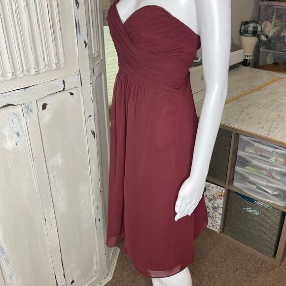 Alfred Angelo Maroon Chiffon Layers Princess Bodice Strapless Prom Dress - Picture 13 of 15
